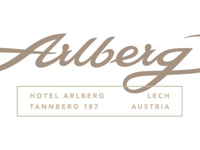 Logo des Hotel Arlberg, stilvoll in geschwungenen Buchstaben. Darunter die Adresse: Tannberg 187, Lech, Österreich.