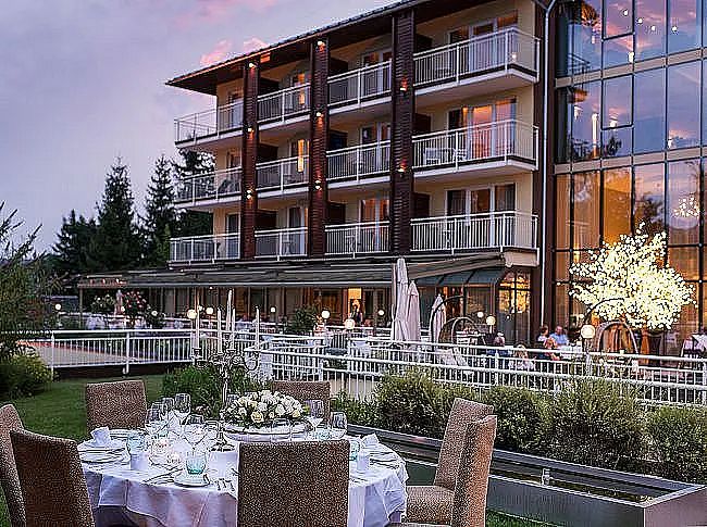Dinner with a view of the golf hotel