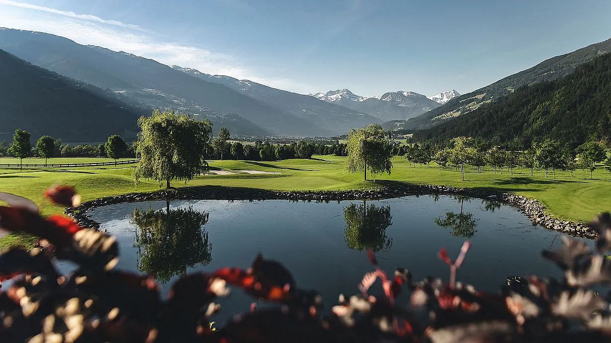 Golf club