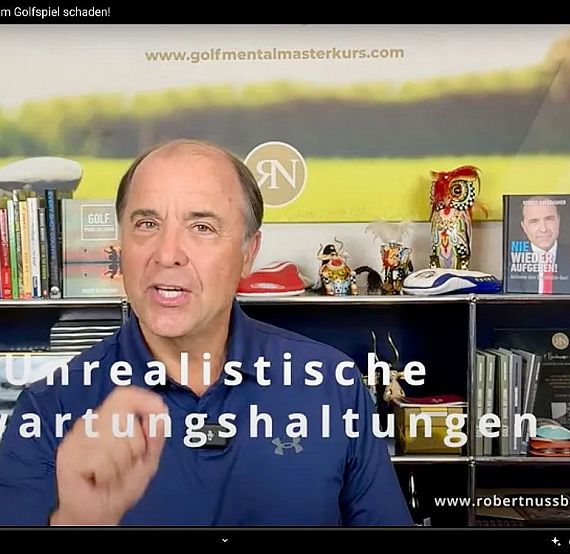 Man gesturing in front of shelves with text overlay 'Unrealistische Erwartungshaltungen', indicating a discussion on managing expectations in golf.