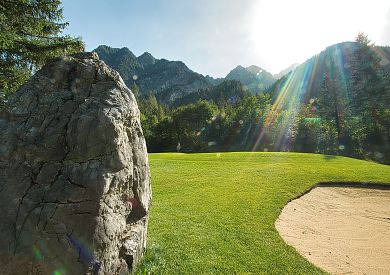 Spieler nahm Erleichterung für seinen unspielbaren Ball in Anspruch, nach dem Drop kam sein Ball wieder in einer unspielbaren Lage zur Ruhe.